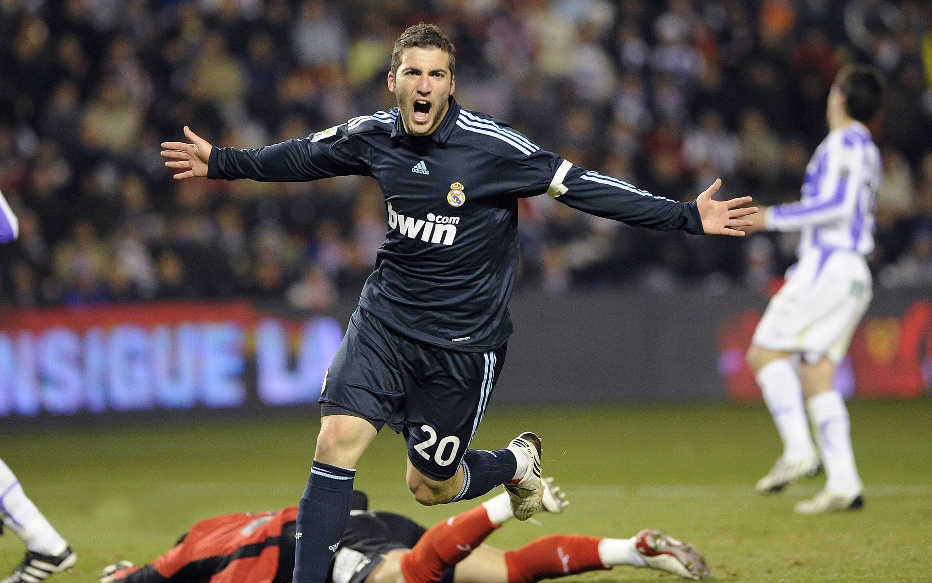 开云体育APP下载-哈弗茨爆发,玻利维亚绝杀伊拉克,足球,人类共通的精神史诗